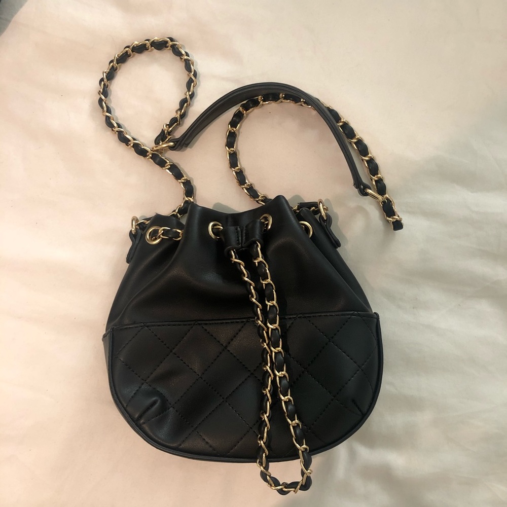 💸 Vegan black faux leather bag